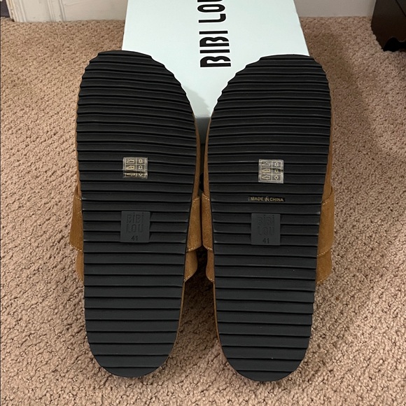 Bibi Lou Zagreb Clogs in tan suede in 41/10 - Picture 4 of 4